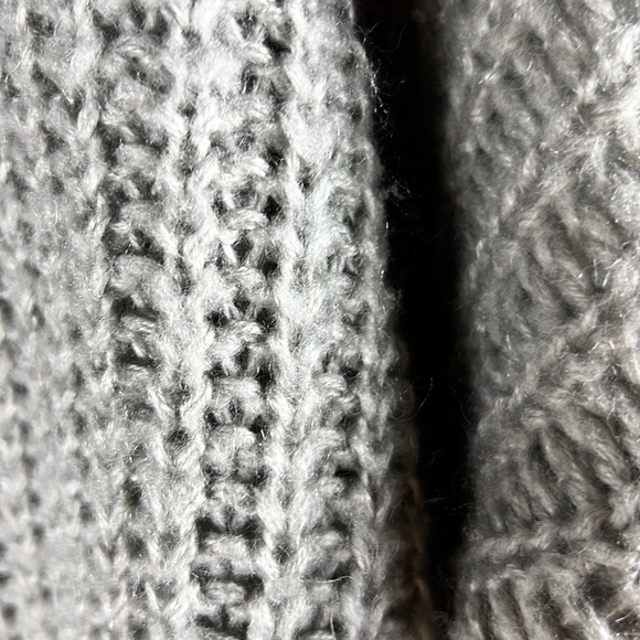 SIMPLEE | 🐰Light Gray Chunky Thick Knit Loose Cropped Oversize Sweater - Picture 9 of 13